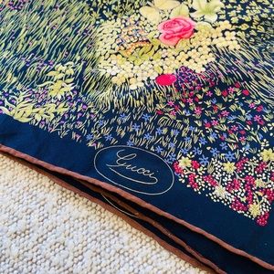 vintage 1960s/1970s Gucci silk scarf